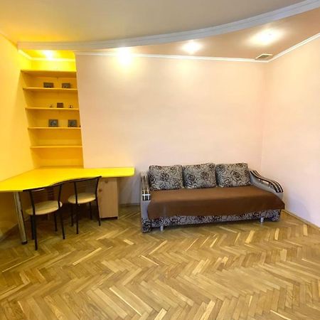 Квартира Біля Залізничного Вокзалу Вулиця Залізнична 10 До 5 Гостей Lvov Exteriér fotografie
