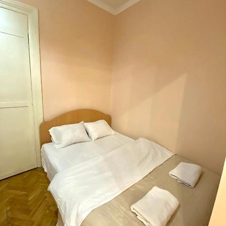 Квартира Біля Залізничного Вокзалу Вулиця Залізнична 10 До 5 Гостей Lvov Exteriér fotografie