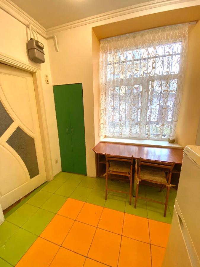Квартира Біля Залізничного Вокзалу Вулиця Залізнична 10 До 5 Гостей Lvov Exteriér fotografie
