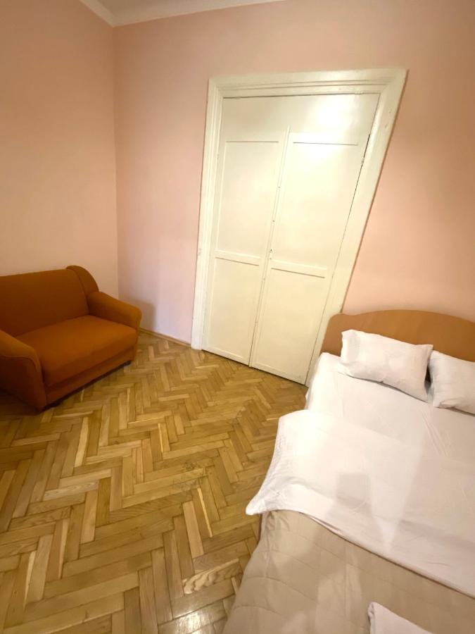 Квартира Біля Залізничного Вокзалу Вулиця Залізнична 10 До 5 Гостей Lvov Exteriér fotografie